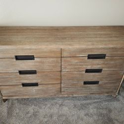 Dresser & Nightstand Bedroom Set
