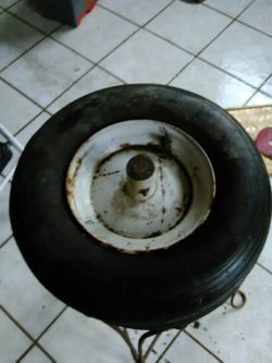 Wheel for a wheelbarrel