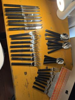 Mikasa Black Handle Flatware Service For 8 