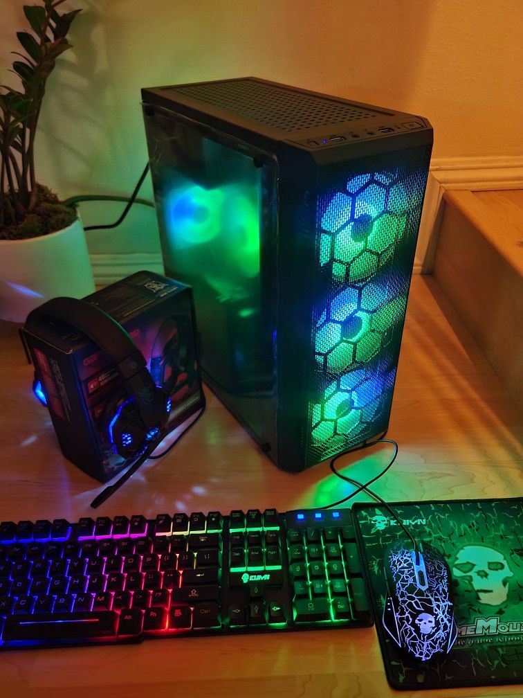 Gaming Computer With Keyboard, Mouse, and Headset 