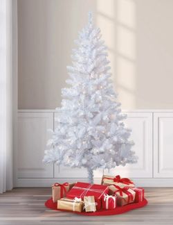 New 6.5 Foot Pre-Lit Christmas Tree