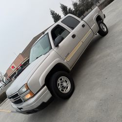 2007 Chevy. Silverado Clean Title 