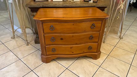Dresser Wynwood flexsteel furniture 3 Draw dresser nightstand
