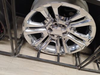 22x9 chrome rims 6 lug 6x139 on new tires 305 40 22