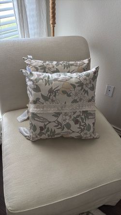 Sewing down south decorative pillows
