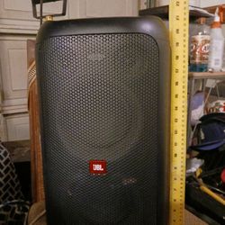 JBL  PARTYBOX BLUETOOTH  SPEAKER.   In Excellent  Shape  Speakers Light Up Sounds Hella Nice It's About 21 Inches  Tall