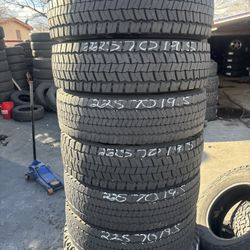 ‼️6 Tires 225/70r19.5 Continental‼️