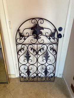 Metal arch wall decor