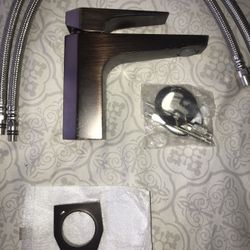 Oil-rubbed Bronze Single-handle Bathroom Sink Faucet