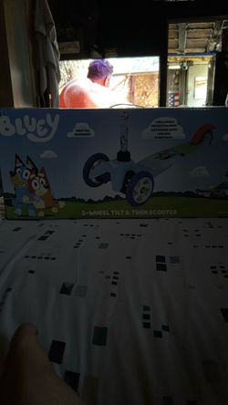Bluey 3-Wheel Tilt & Turn Kids Scooter