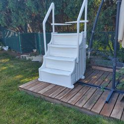 Pool Stairs ... Used, Great Condition 