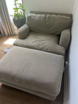 Chaise Lounge/Loveseat with leg rest