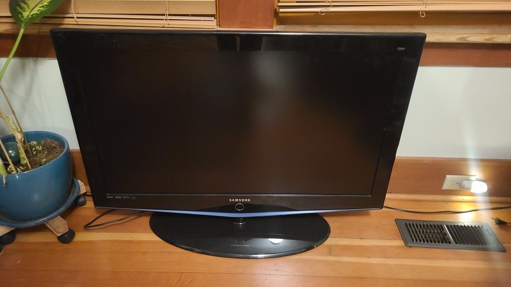 40 inch TV
