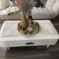 Table For Sale! Come Pick Me Up