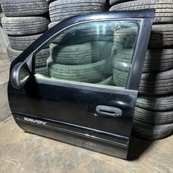 2005 GMC ENVOY OEM DRIVER FRONT DOOR COMPLETE 
