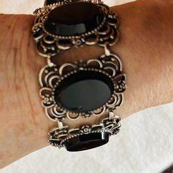 Bracelet. A vintage 1960s signed EMMONS Silvertone filigree bracelet.