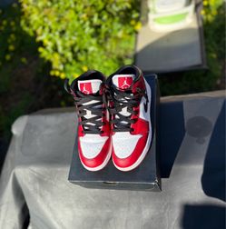 Clean Jordan 1 Mid Retro Chicago’s *Best Offer*