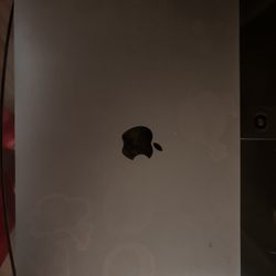 Macbook pro core i5 Retina 3.1GHz 16gb RAM 256GB touch bar 13”
