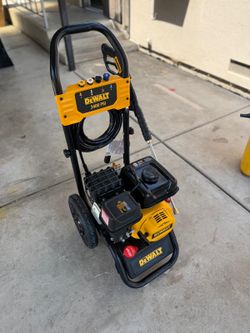 DEWALT
3400 PSI 2.5 GPM Gas Pressure Washer with Maintenance-Free Pump, Heavy-Duty Commercial Cold Water Power Washer