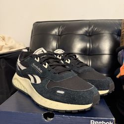 Size 12 Classic Leather Hexalite reeboks