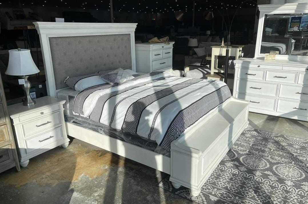 Kanwyn Whitewash Upholstered Storage Panel Bedroom Set Bed, Dresser, Mirror, Nightstand, Chest 