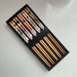 Japanese Style Wooden Bamboo Chopsticks With Painted Japanese Figure | 5 Piece Set