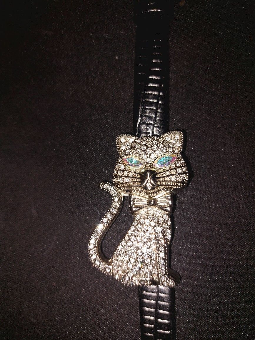 GOSSIP. Crystal Cat Woman's Locket Wristwatch