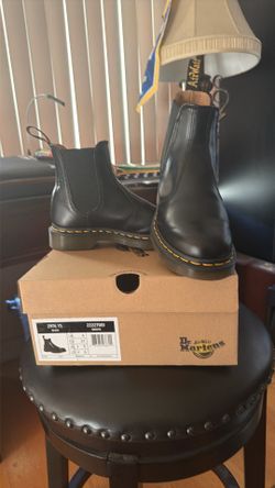 Black Dr Martens sz 6. Never worn