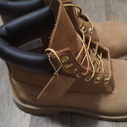 Mens Timberland Size 9.5 Excellent Condition Worn 3 Times