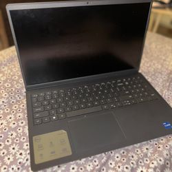Dell Inspiron 15-3250 laptop with Intel Core i5 (7th gen), 8 GB RAM, and fast 480 GB SSD. Runs smoothly, freshly reset, and ready to use. Battery heal
