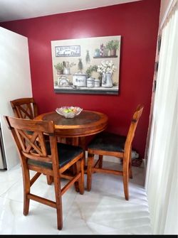 Round Wood Dining/coffe Table with 3 Chairs