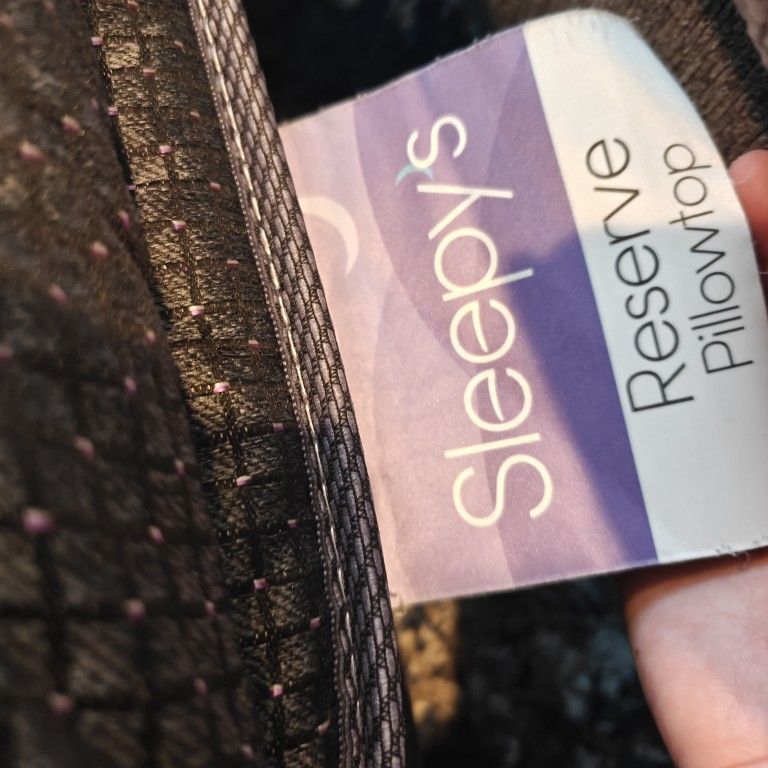 14 Sleepy Queen Pillow Top Mattress