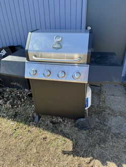 Propane Grill. Great Condition. (with Propane Tank)