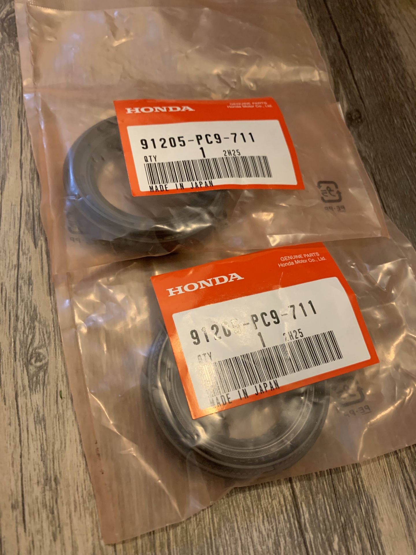 99-honda civic SI OEM Axle seals