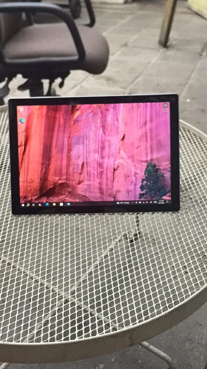 Surface Pro 5 WiFi Cellular Window 10 Touchscreen i5 Processor 7th Gen 128gb SSD 4gb Ram Screen Is Cramer but Touchscreen Working good no charger