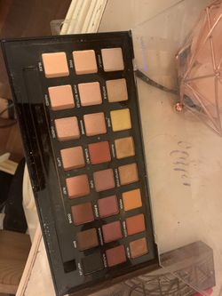 Eye shadow palette
