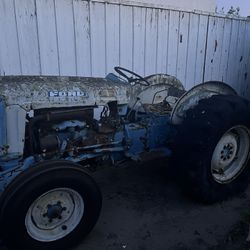 FORD TRACTOR 