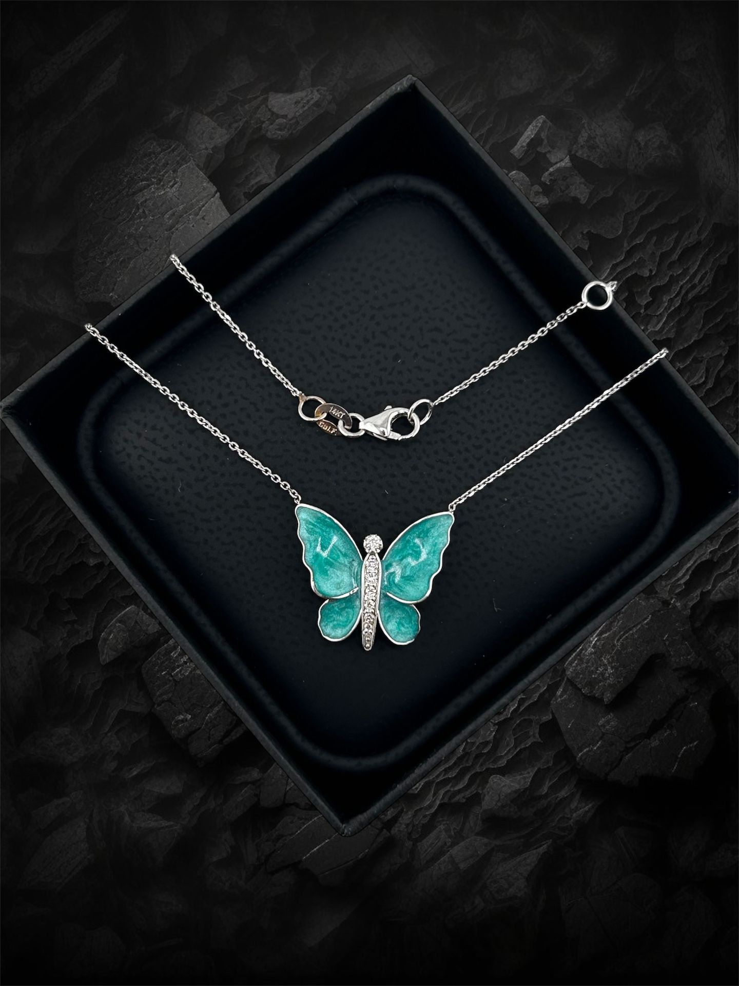 Green Enamel Necklace In 14k White Gold