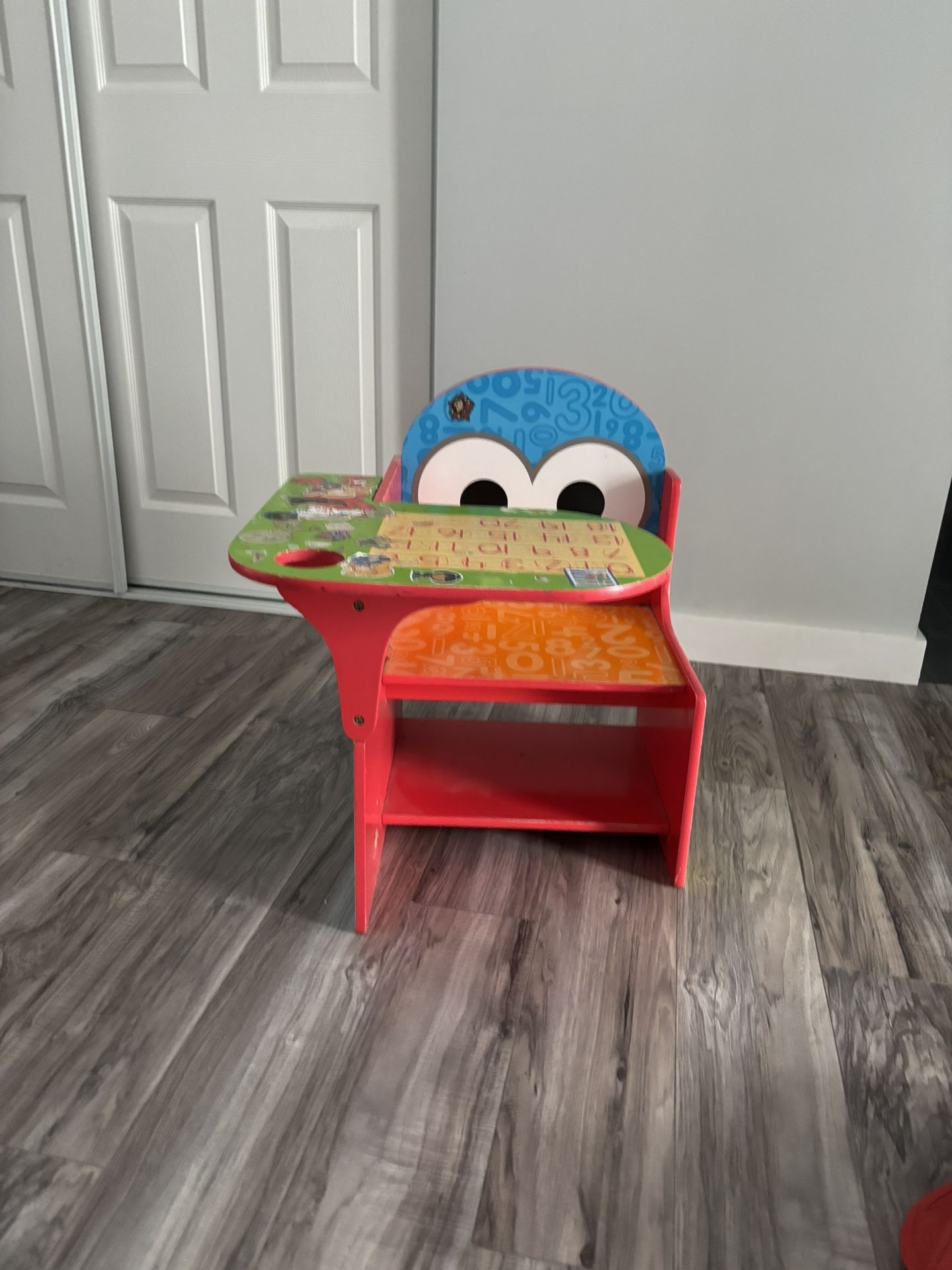 Elmo Table 