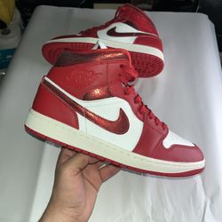 Nike Air Jordan 1 Retro Mid SE Cracked Leather Team Red (HJ9337 106) New Defects