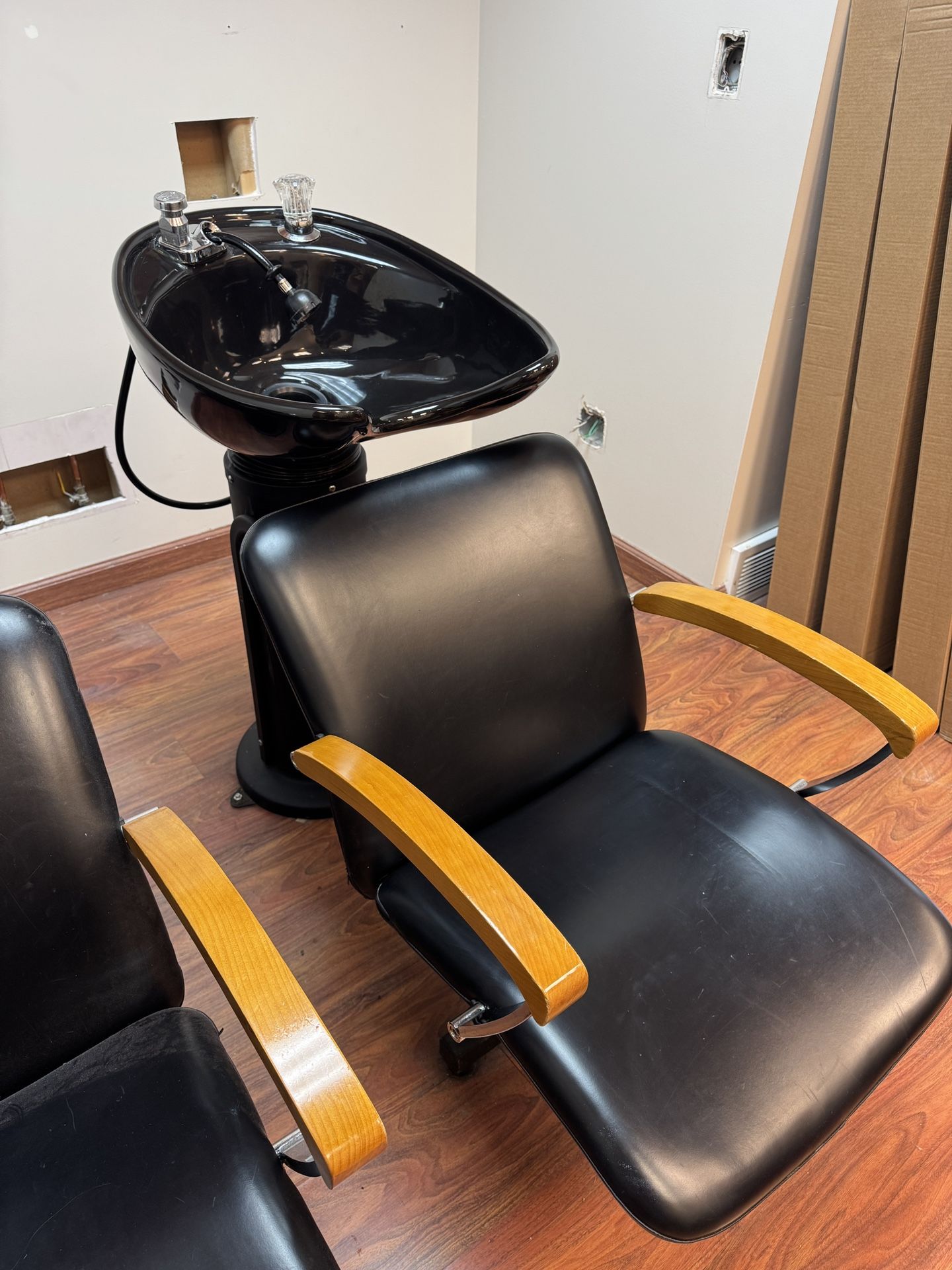 Salon Pedestal Sink and Chair