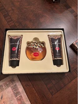 Perfume and lotion 3 pieces gift set brand new Carmen Electra original