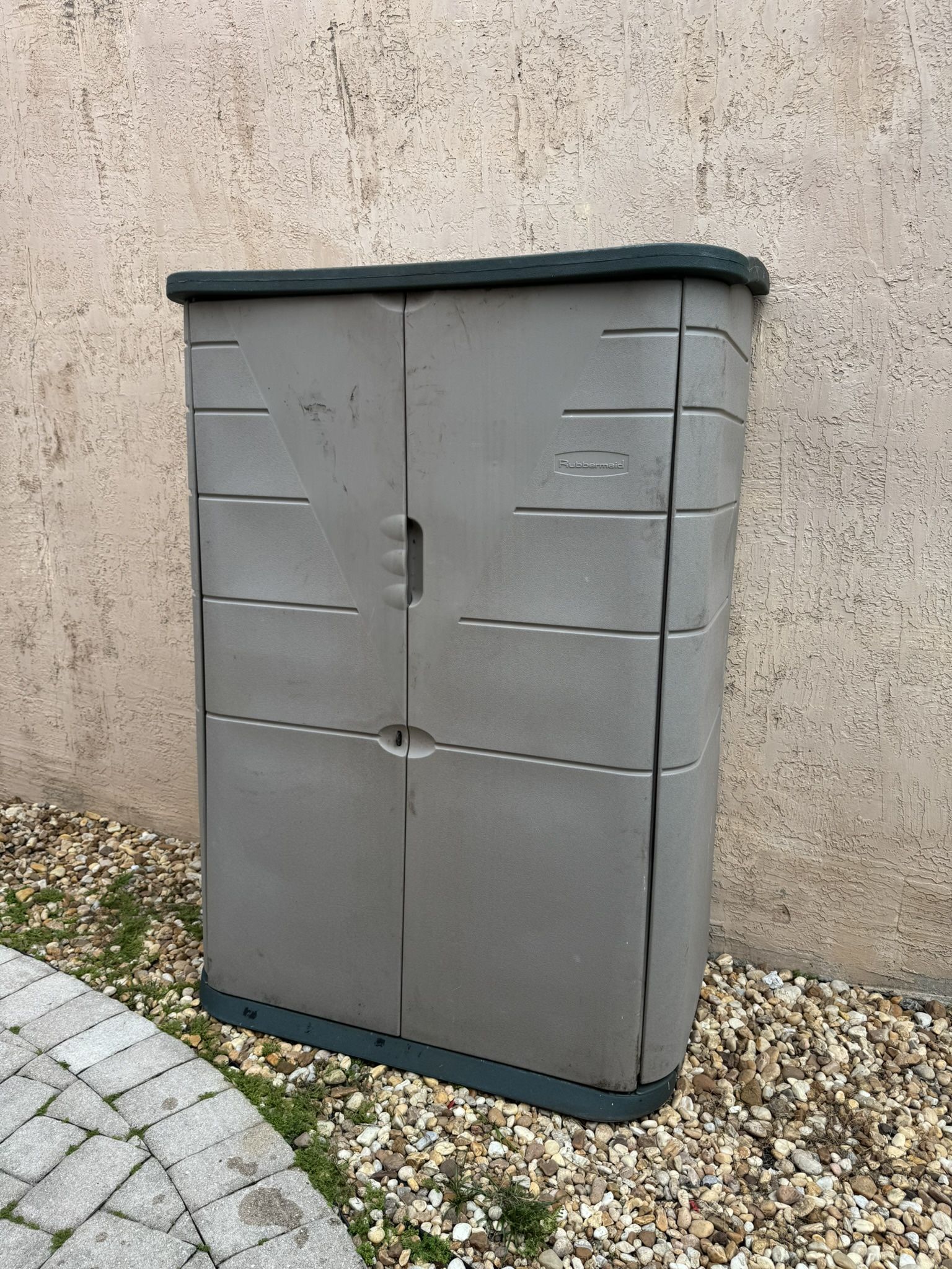 Rubbermaid Shed 6h x 4 w x 2d Already taken apart for easy transport. Easy to put back together