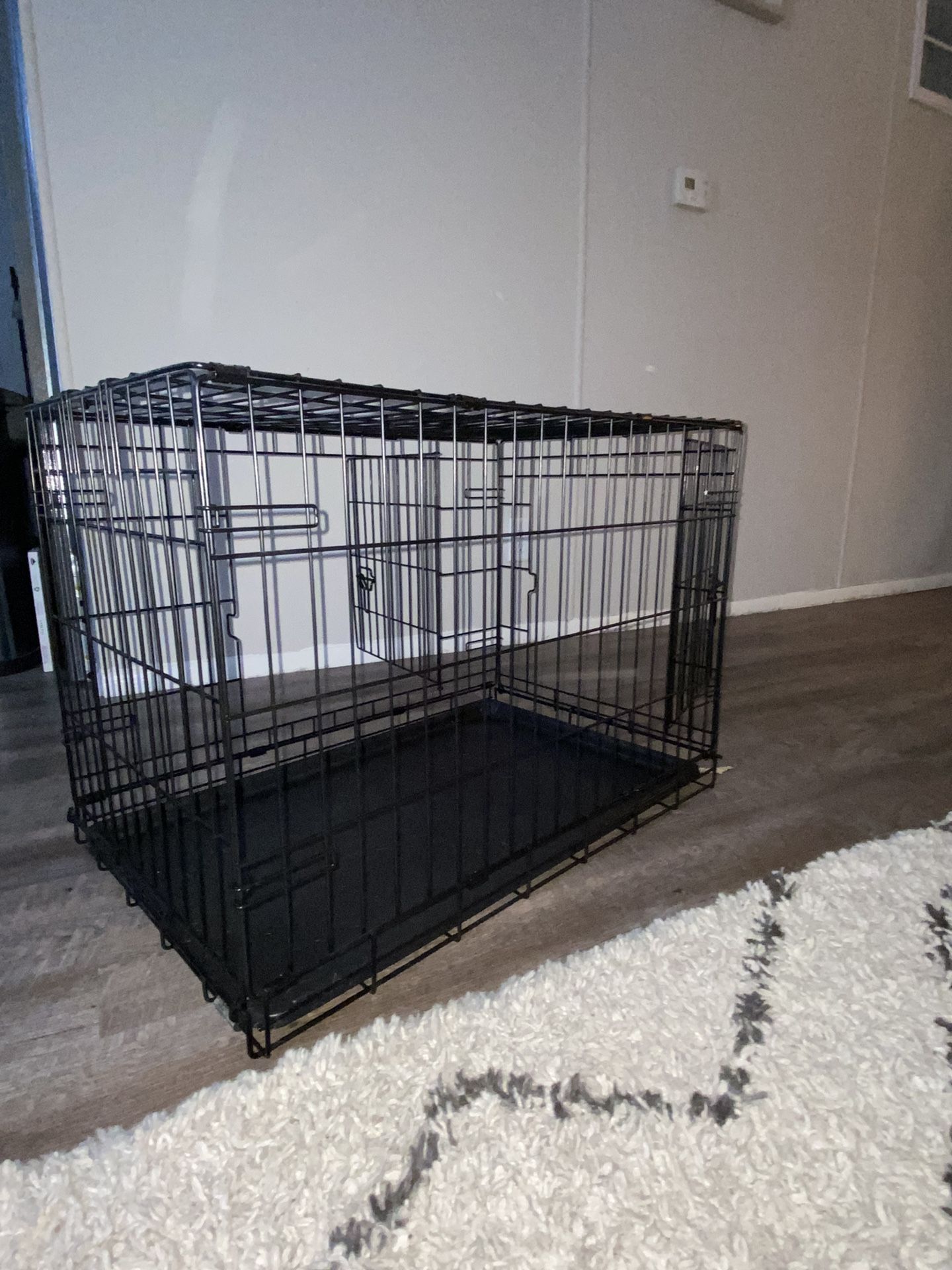 2 door dog cage (very new and barley used) 
