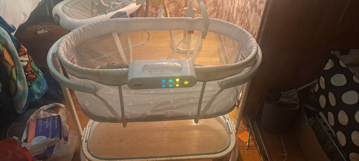 Fisher PRICE BASSINETTE