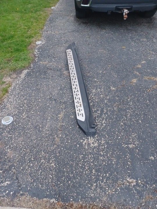 Highlander 2019 Left Steps