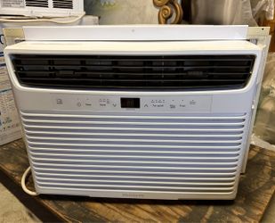Frigidaire 10,000 BTU air conditioner super cold 🥶