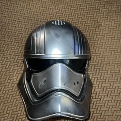 Disney Star Wars Captain Phasma Voice Changing Mask 