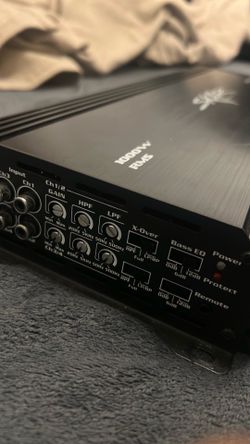 Skar audio spkeakers with amp