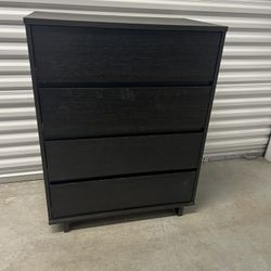4 Drawer Dresser / Delivery Available 